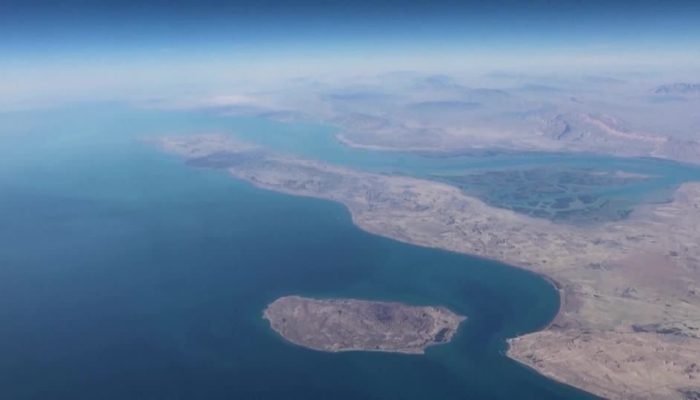 Cautela marca reação a plano dos EUA para navios em Ormuz