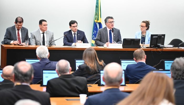 Comissão avança em audiências sobre redução da jornada 6x1