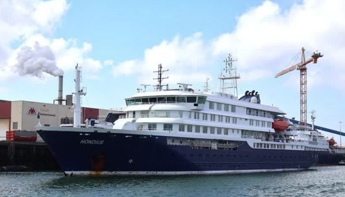 Navio com surto de hantavírus segue para Tenerife após evacuação