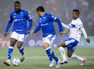 Cruzeiro segura empate com Universidad Católica mesmo com um a menos
