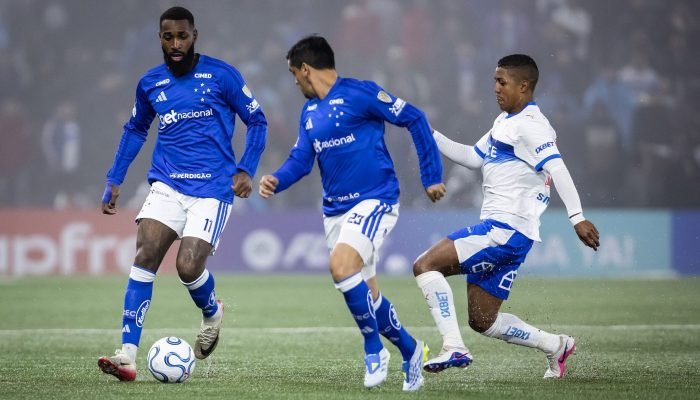 Cruzeiro segura empate com Universidad Católica mesmo com um a menos