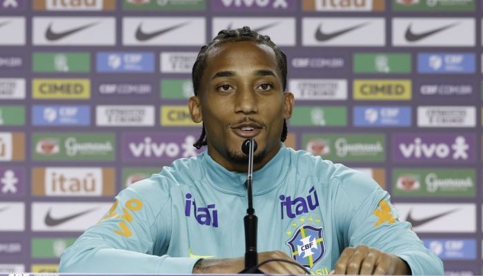 João Pedro compara Neymar a Messi e defende sua presença na Copa