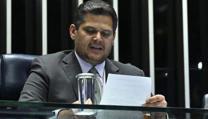 Congresso promulga nova lei de dosimetria de penas após veto de Lula
