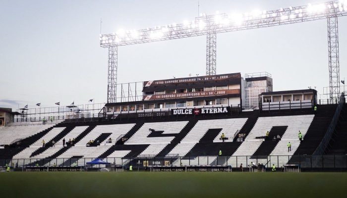 Vasco enfrenta Athletico-pr em confronto decisivo no Brasileirão