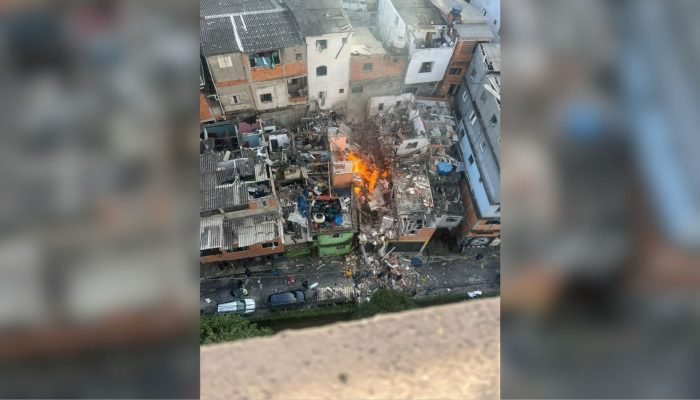 Explosão em prédio na zona oeste de São Paulo provoca incêndio e destruição