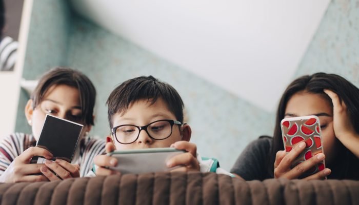 Impacto do uso excessivo de telas na educação de jovens brasileiros