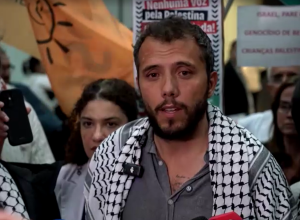 Ativista brasileiro deportado de Israel chega a São Paulo