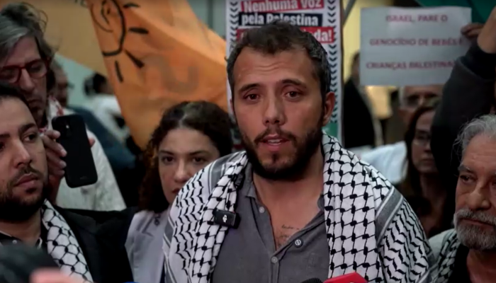 Ativista brasileiro deportado de Israel chega a São Paulo