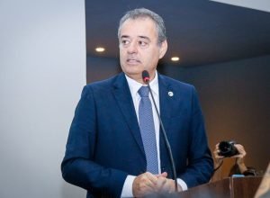 Danilo Cabral assume secretaria no governo Lula e deixa eleições