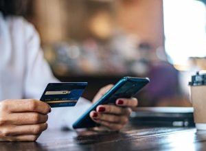 Estratégias eficazes para gerenciar o cartão de crédito e evitar dívidas
