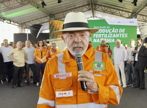 Lula destaca caso de Flávio Bolsonaro como questão policial