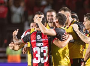 Erick brilha em vitória histórica do Vitória sobre o Flamengo