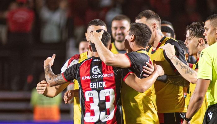 Erick brilha em vitória histórica do Vitória sobre o Flamengo