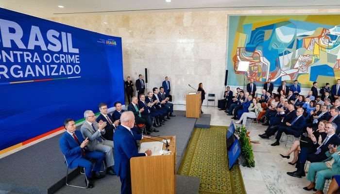Governo lança estratégia contra crime organizado sem abordar estrutura de franquias