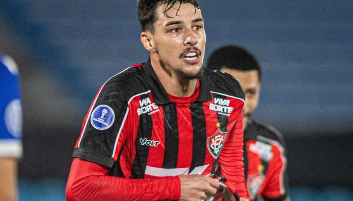 Claudinho pode retornar ao Vitória após longa recuperação