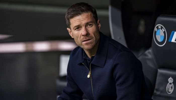 Xabi Alonso assume comando do Chelsea em busca de estabilidade