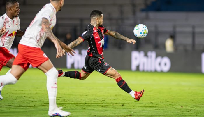 Vitória enfrenta desfalque de Zé Vitor para jogo contra Internacional