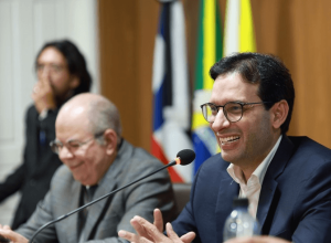PEC para acabar com escala 6x1 avança e votação é prevista para dia 27