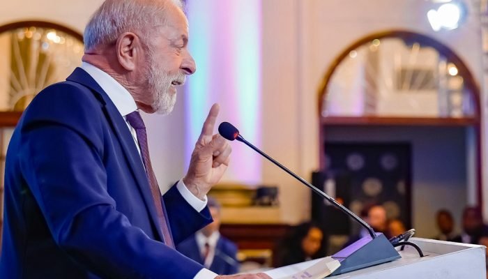 Lula amplia vantagem sobre Flávio Bolsonaro em nova pesquisa eleitoral