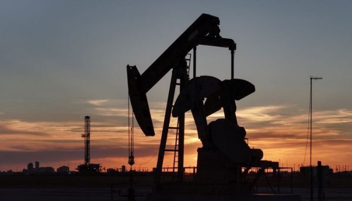 Indústria automobilística dos EUA enfrenta crise de óleo lubrificante