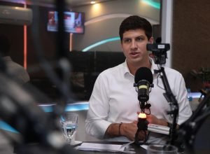 João Campos responde críticas sobre comentário polêmico com católicos