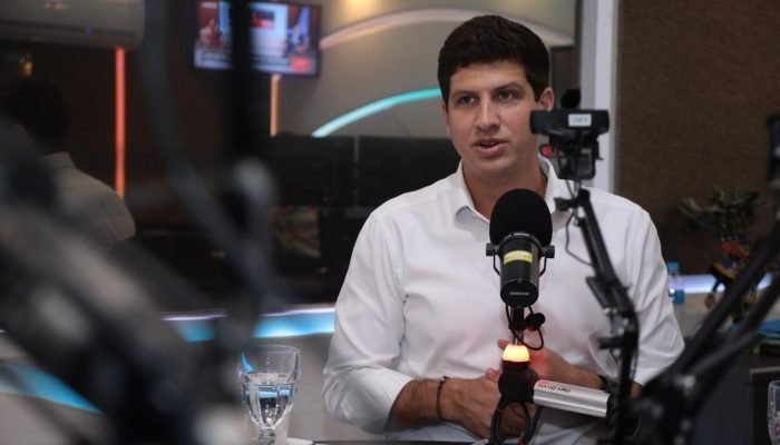 João Campos responde críticas sobre comentário polêmico com católicos