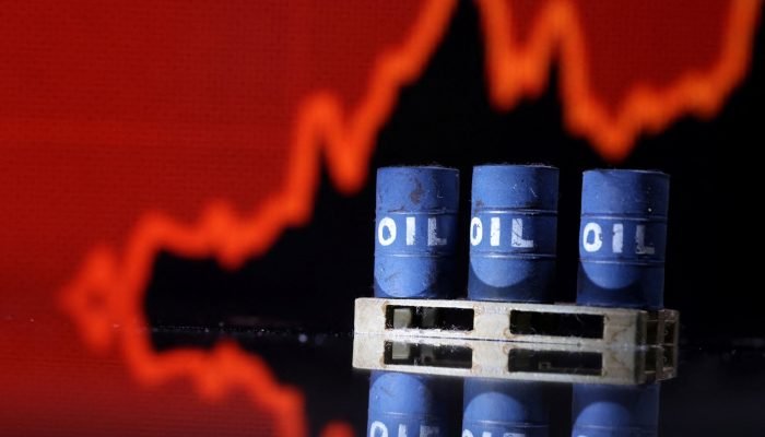 Mercado de petróleo enfrenta risco de crise histórica, alerta AIE