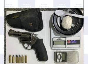 Polícia apreende arma e drogas em operação no Sertão de Pernambuco