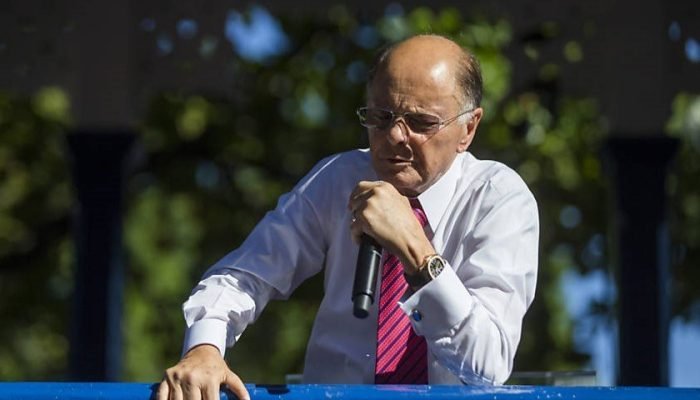 Edir Macedo enfrenta pressão para vender banco e evitar crise financeira