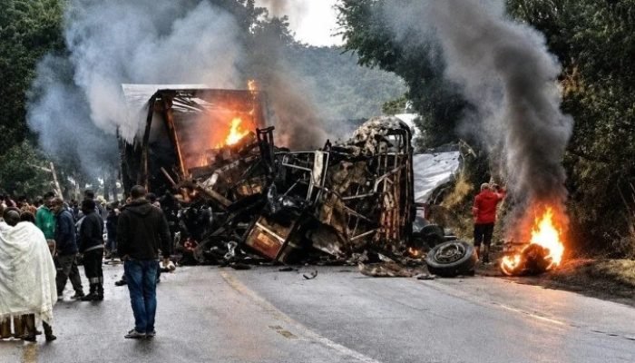 Acidente na Br-251 deixa oito mortos e interdita rodovia
