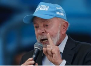 Lula inicia radioterapia no couro cabeludo após retirada de lesão