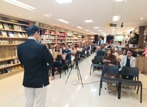 Lançamento de livro no Recife discute fé e ideologias contemporâneas