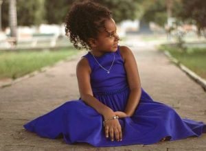 Como escolher roupas infantis para cerimônias religiosas com elegância e conforto