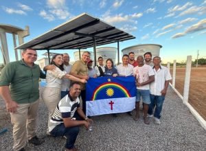 Entrega de dessalinizador melhora acesso à água em Santa Maria da Boa Vista