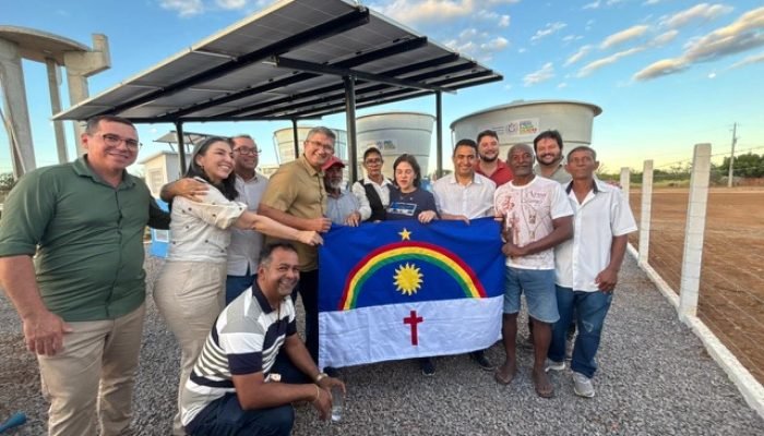 Entrega de dessalinizador melhora acesso à água em Santa Maria da Boa Vista