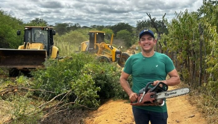 Vereador acompanha recuperação de estradas rurais em Ouricuri