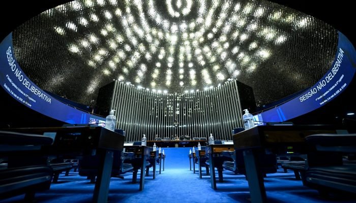 Senado avalia propostas para fim da escala 6x1
