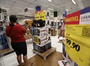 Atividade industrial no Brasil recua em maio, aponta S&P Global