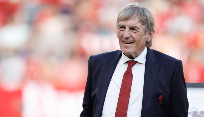 Kenny Dalglish, lenda do Liverpool, anuncia tratamento contra câncer