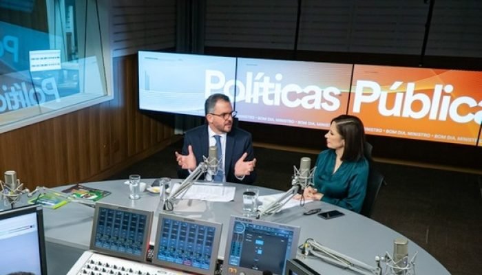 Ministro esclarece concessão de hidrovias e nega privatização de rios