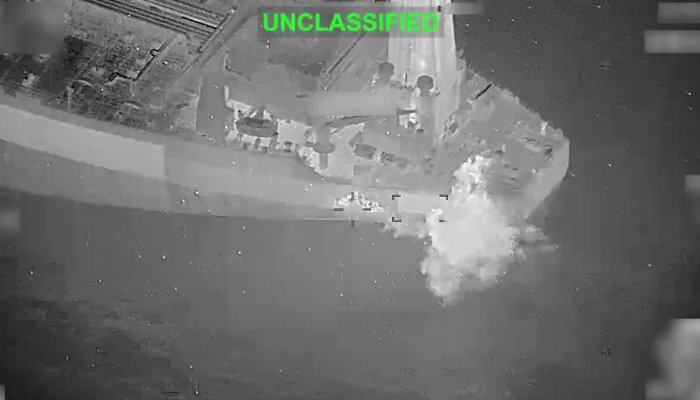 EUA interceptam navio com míssil em rota para porto iraniano