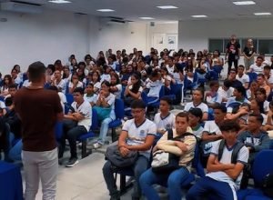 Jovens de Cabrobó são inspirados por palestra de liderança com destaque da Forbes
