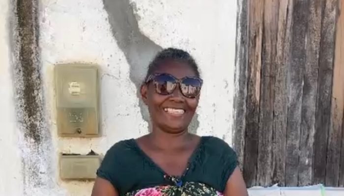 Moradora de Ibó agradece retirada de coqueiro que ameaçava sua casa