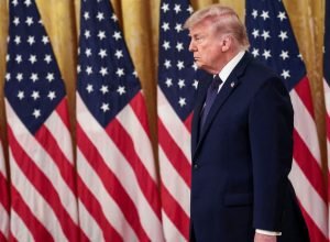 Trump anuncia acordo para desenterrar material nuclear no Irã após conflito