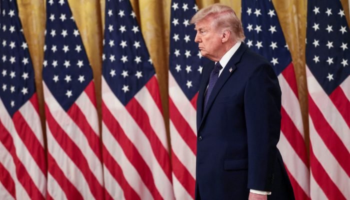 Trump anuncia acordo para desenterrar material nuclear no Irã após conflito