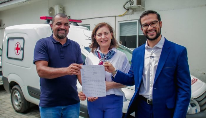 Deputada Simone Santana recebe título de Cidadã Bezerrense em cerimônia solene