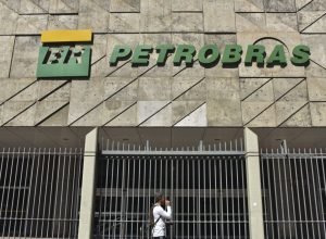 Corrupção em contratos da Petrobras leva à condenação de seis pessoas