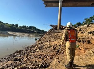 Ponte recém-inaugurada desaba no Acre e deixa quatro feridos