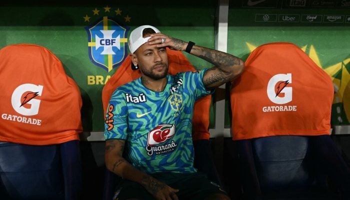 Neymar desfalca estreia do Brasil na Copa por lesão na panturrilha