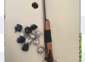 Operação policial em Orocó apreende arma artesanal e drogas